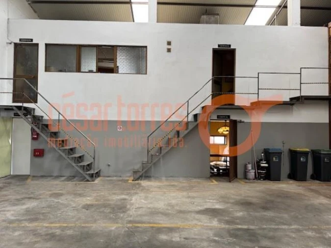 Armazém para Arrendamento em Canelas Foto 3