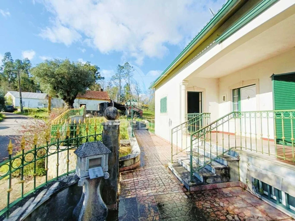 Moradia T9 para Venda em Gondemaria e Olival Foto 3