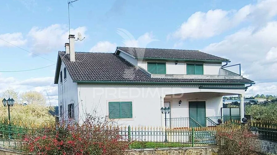 Moradia T9 para Venda em Gondemaria e Olival