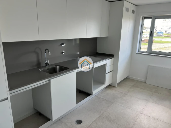 Apartamento T1 para Venda em Currelos, Papízios e Sobral