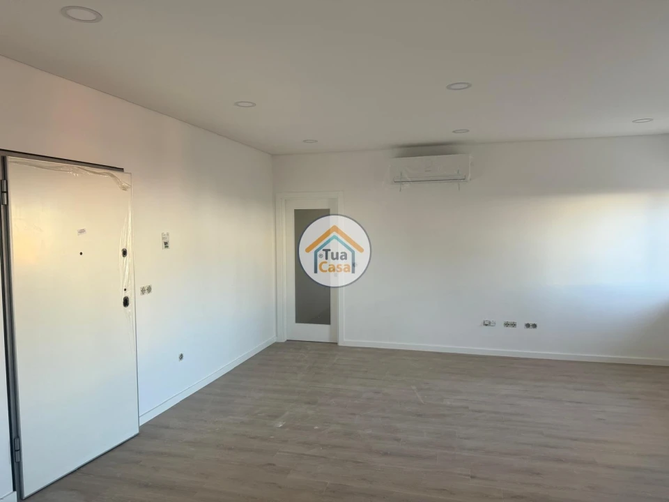 Apartamento T1 para Venda em Currelos, Papízios e Sobral Foto 13