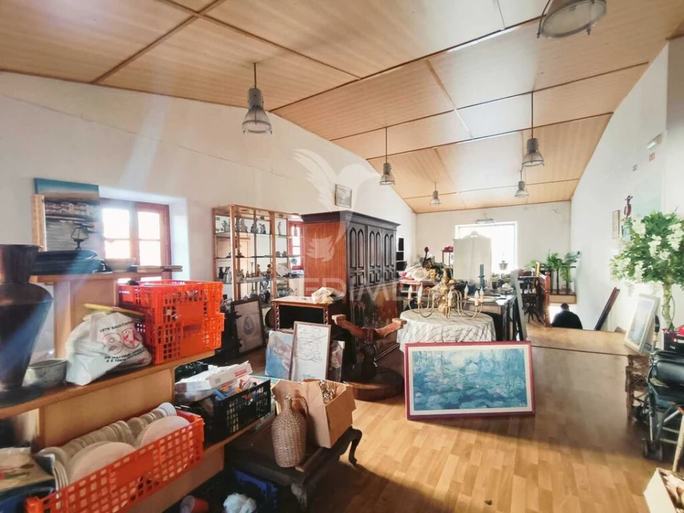 Prédio para Venda em Caxarias Foto 5