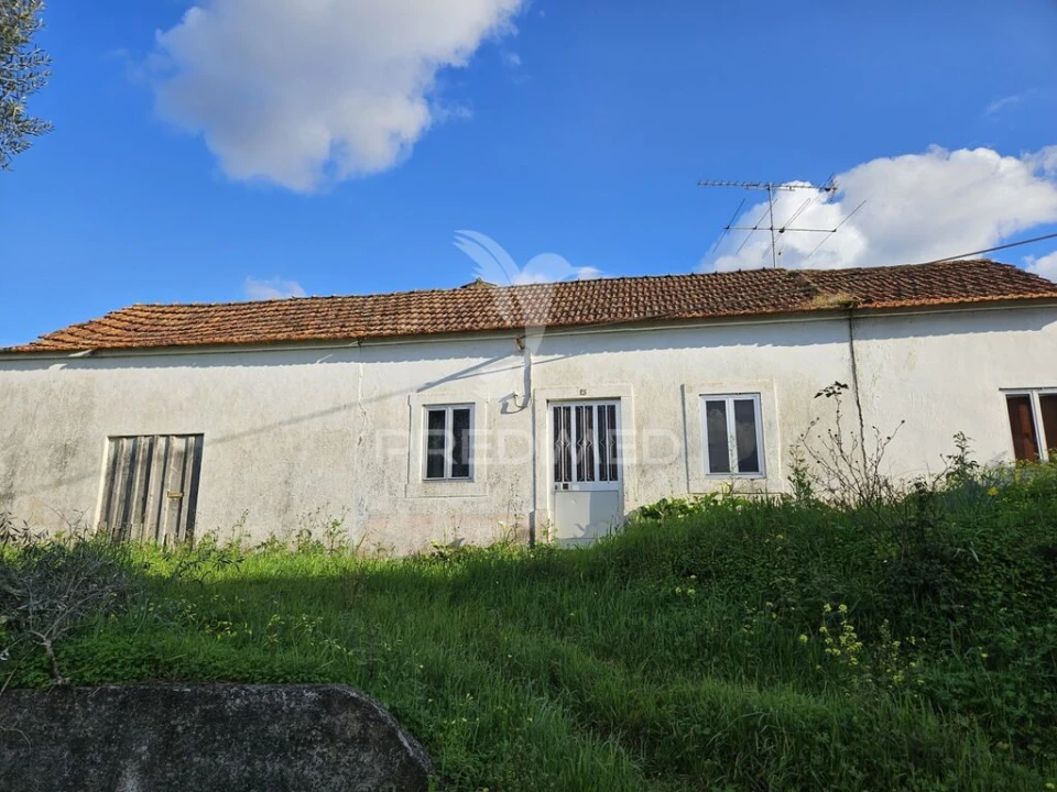 Moradia T3 para Venda em Nossa Senhora do Pranto Foto 2