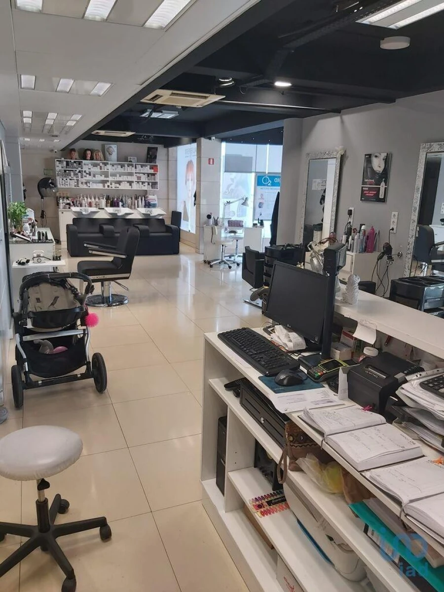 Loja para Venda em Caniço Foto 2