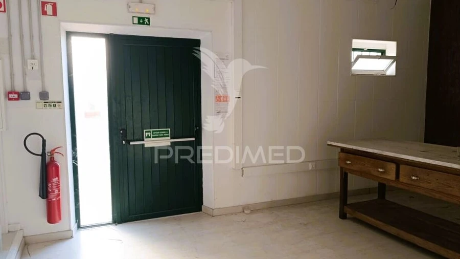 Armazém para Venda em Montoito