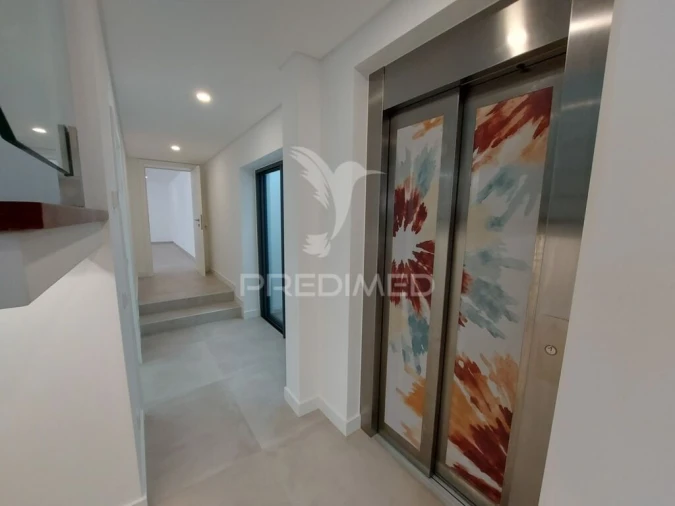 Moradia T4 para Venda em Bensafrim e Barão de São João Foto 14