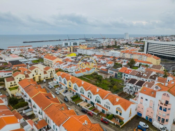 Moradia T4 para Venda em Ponta Delgada (São Pedro) Foto 13