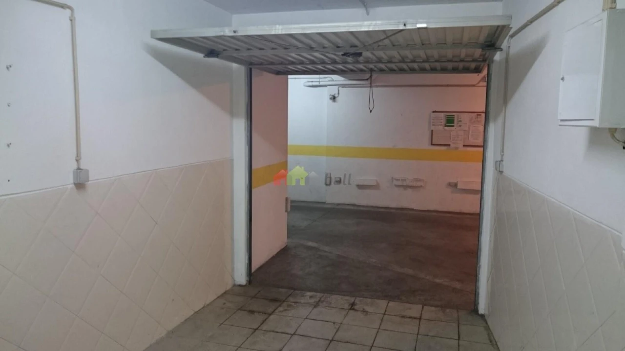 Garagem para Venda em União das Freguesias de Setúbal Foto 1