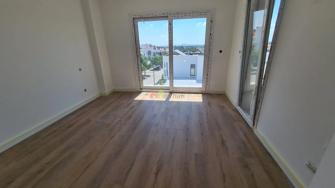 Apartamento T2 para Venda em Corroios Foto 6