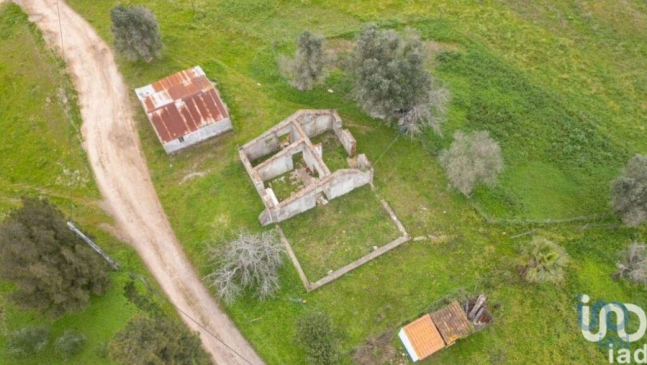 Moradia T2 para Venda em Santa Maria do Castelo e Santiago e Santa Susana Foto 5