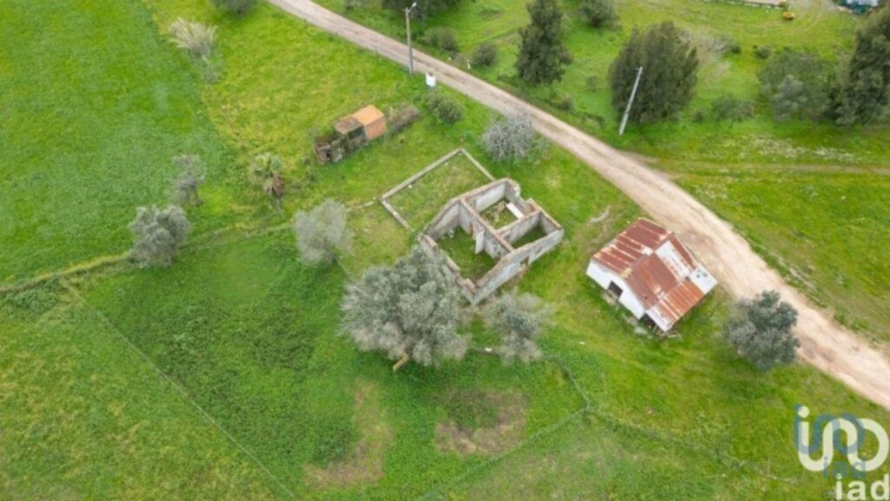 Moradia T2 para Venda em Santa Maria do Castelo e Santiago e Santa Susana Foto 10