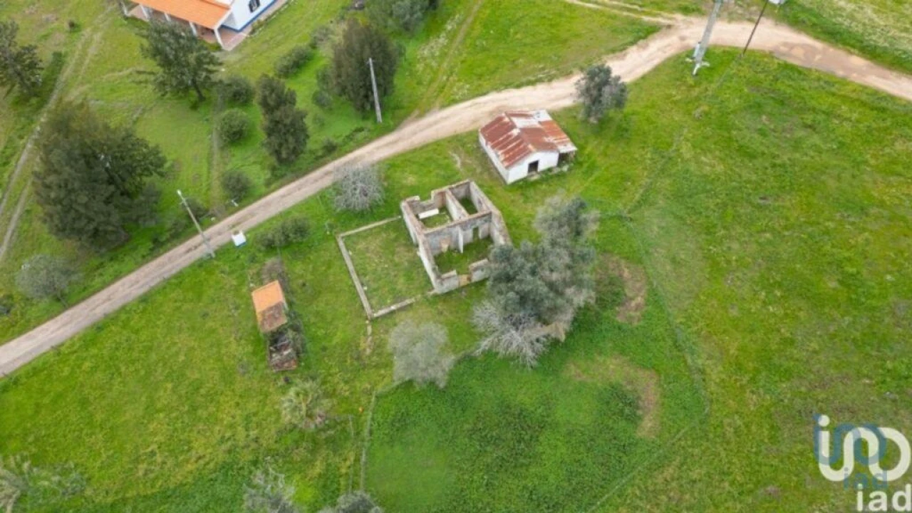 Moradia T2 para Venda em Santa Maria do Castelo e Santiago e Santa Susana Foto 11