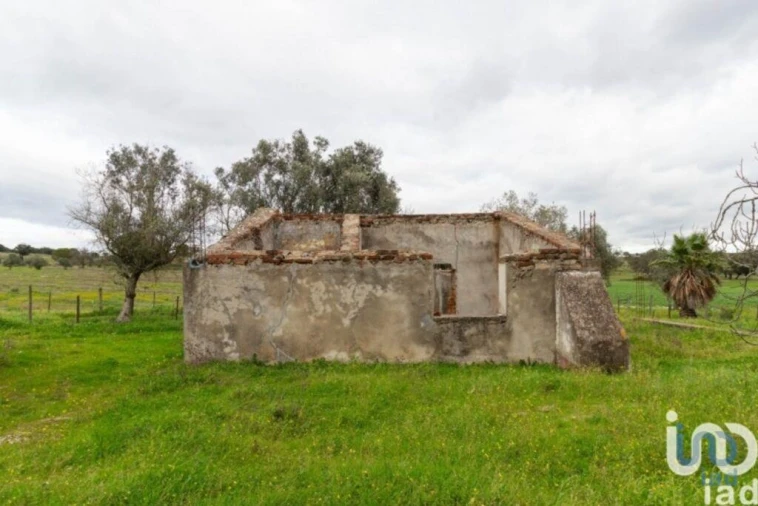 Moradia T2 para Venda em Santa Maria do Castelo e Santiago e Santa Susana Foto 6