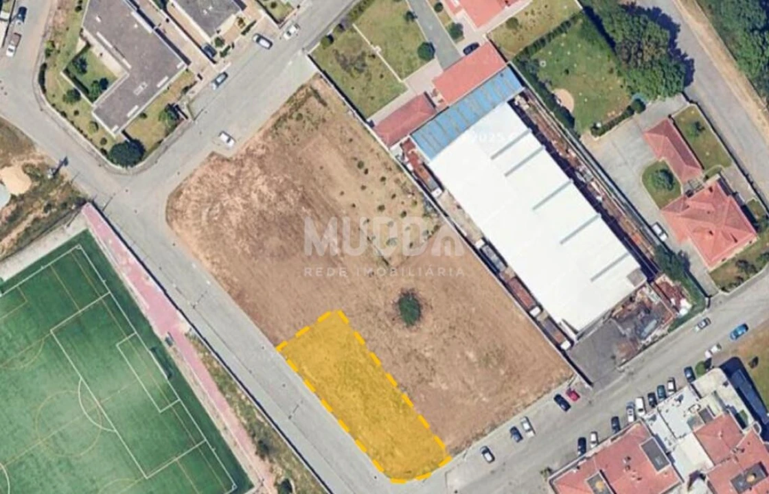 Terreno para Venda em Paços de Brandão Foto 1