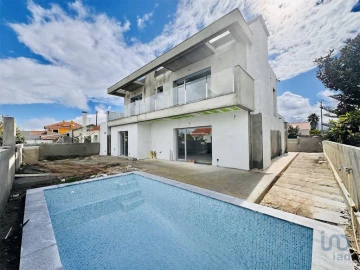 Moradia T4 para Venda em Azeitão (São Lourenço e São Simão)