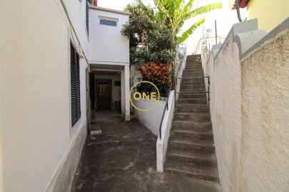 Moradia T7 para Venda em Funchal (Santa Maria Maior)