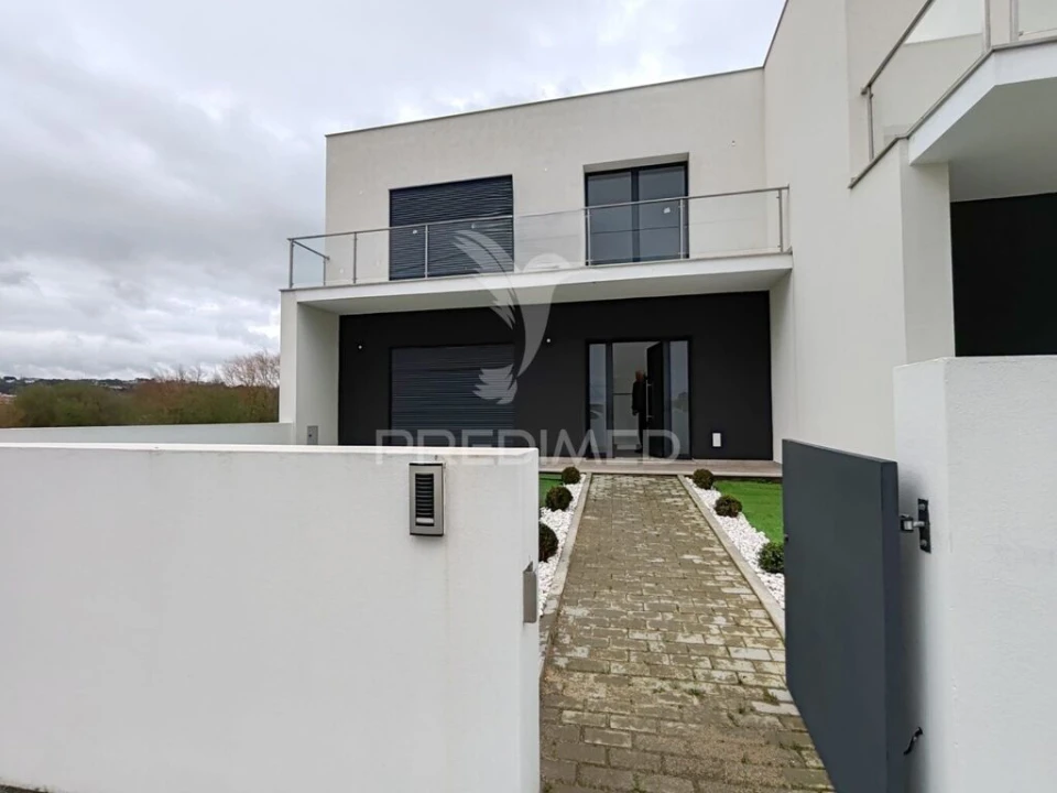 Moradia T4 para Venda em Nossa Senhora das Misericordias Foto 1