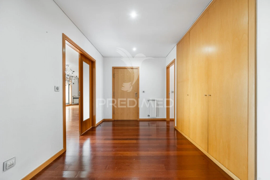 Apartamento T5 para Venda em Paranhos Foto 17