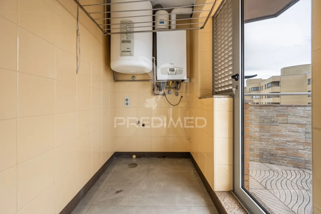 Apartamento T5 para Venda em Paranhos Foto 12