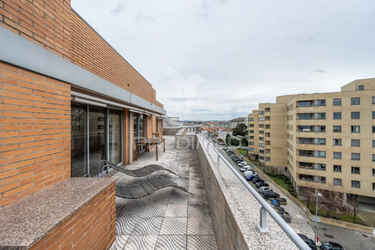 Apartamento T5 para Venda em Paranhos Foto 13