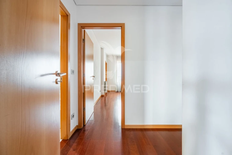 Apartamento T5 para Venda em Paranhos Foto 18