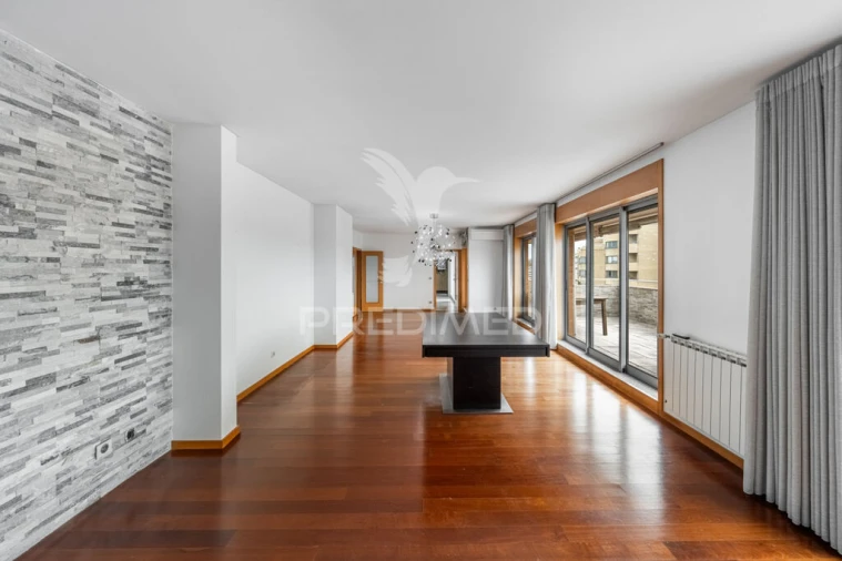 Apartamento T5 para Venda em Paranhos Foto 4