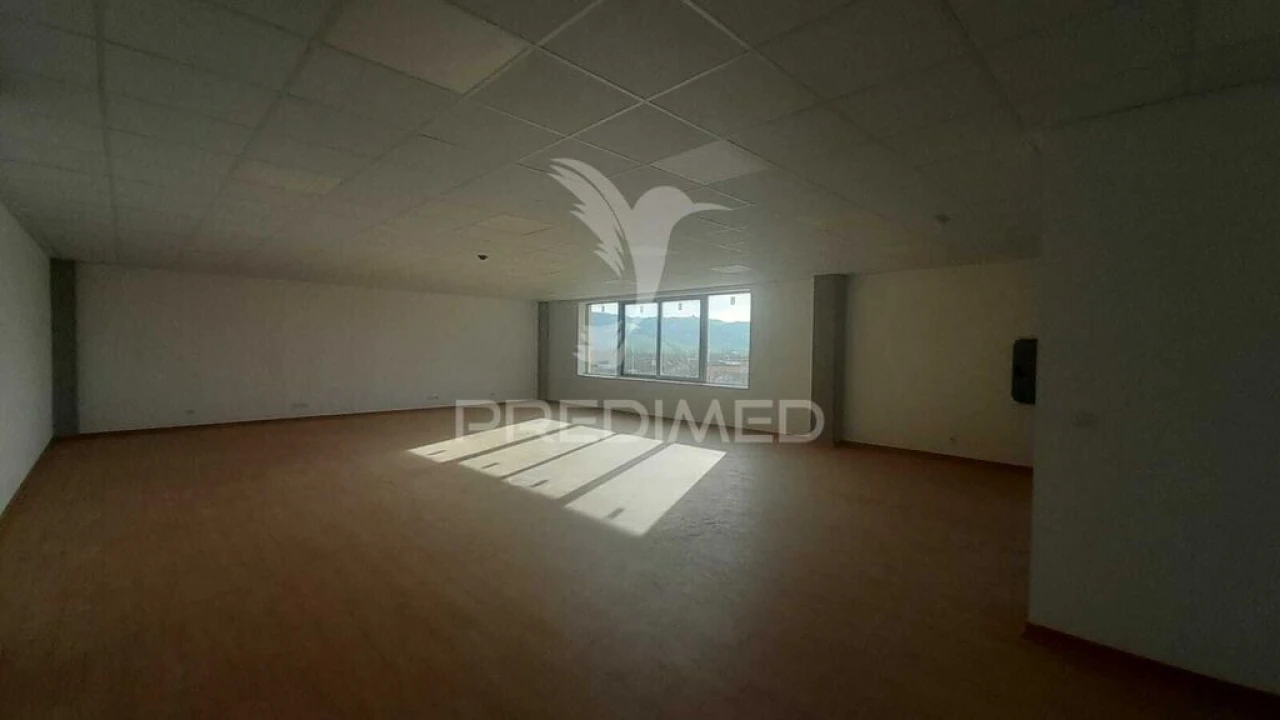 Armazém para Venda em Santo Antão e São Julião do Tojal Foto 15