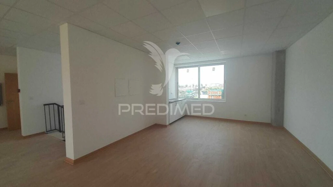 Armazém para Venda em Santo Antão e São Julião do Tojal Foto 14