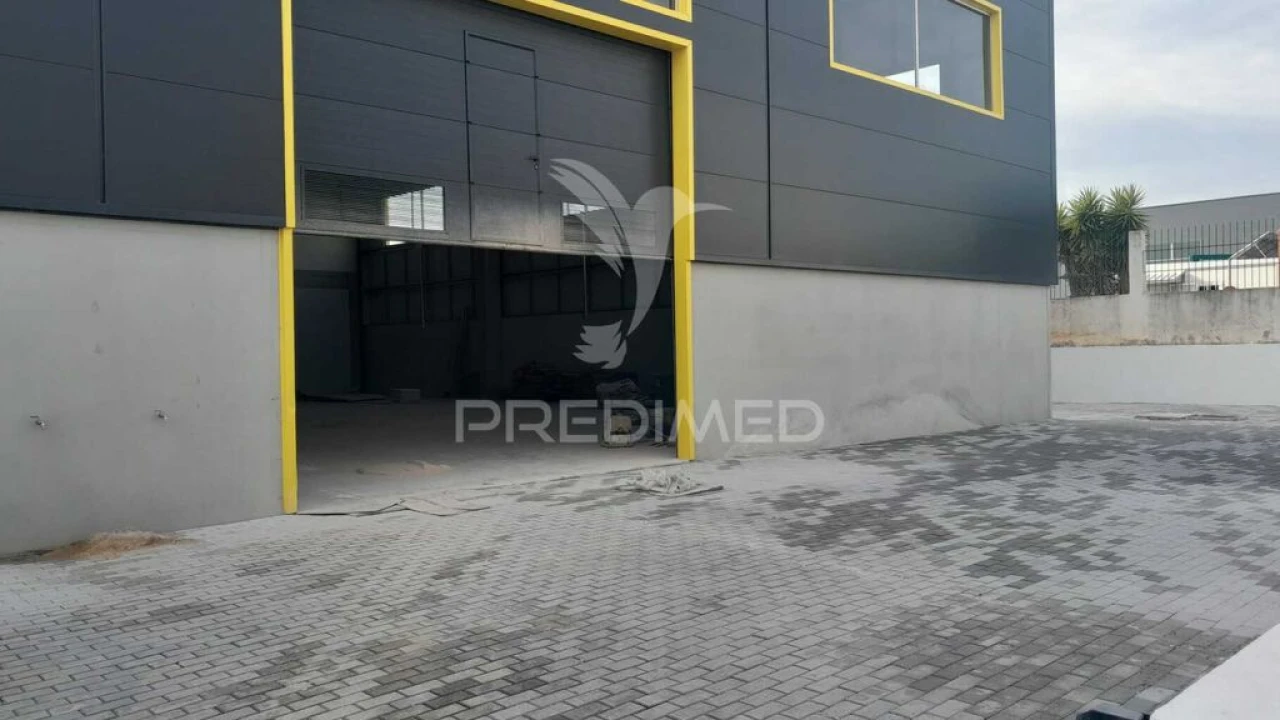 Armazém para Venda em Santo Antão e São Julião do Tojal Foto 4