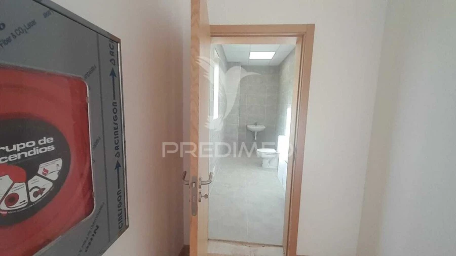 Armazém para Venda em Santo Antão e São Julião do Tojal Foto 17