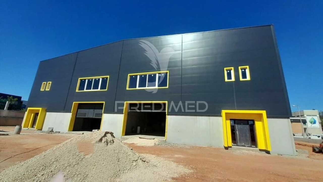 Armazém para Venda em Santo Antão e São Julião do Tojal Foto 3