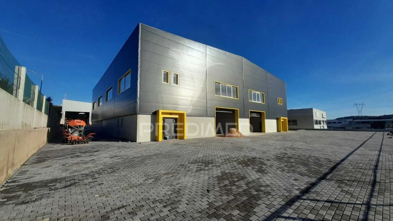 Armazém para Venda em Santo Antão e São Julião do Tojal Foto 1