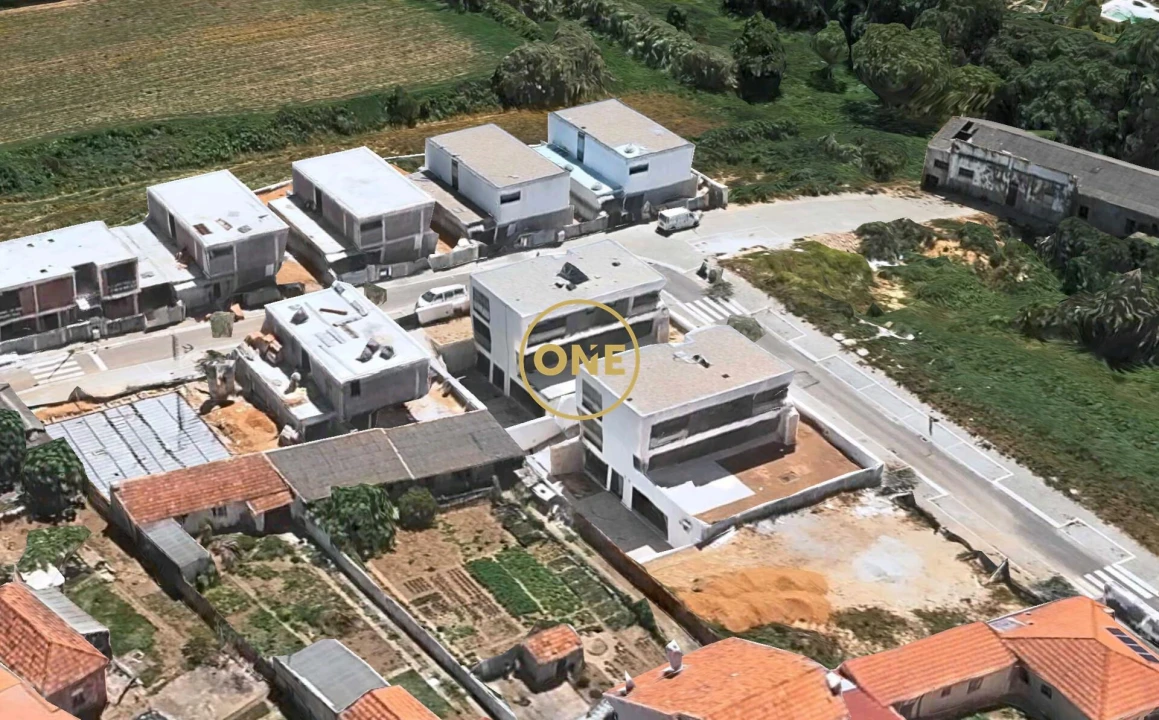 Moradia T3 para Venda em São Felix da Marinha Foto 3