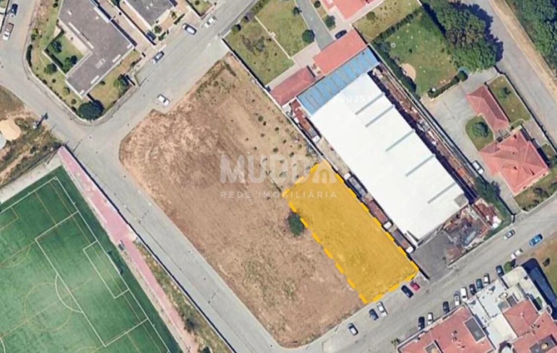 Terreno para Venda em Paços de Brandão Foto 1