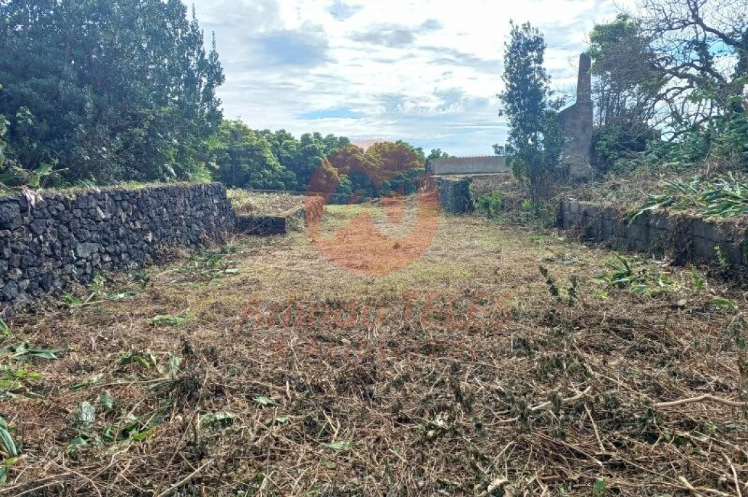 Moradia T2 para Venda em Calheta Foto 11