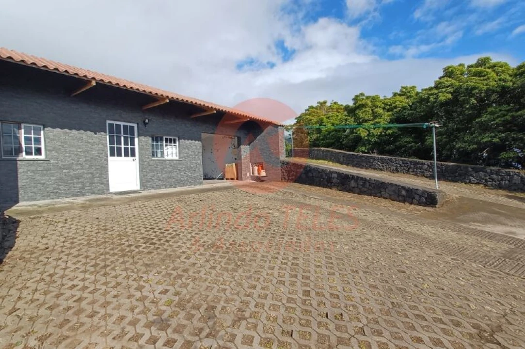 Moradia T2 para Venda em Calheta Foto 2