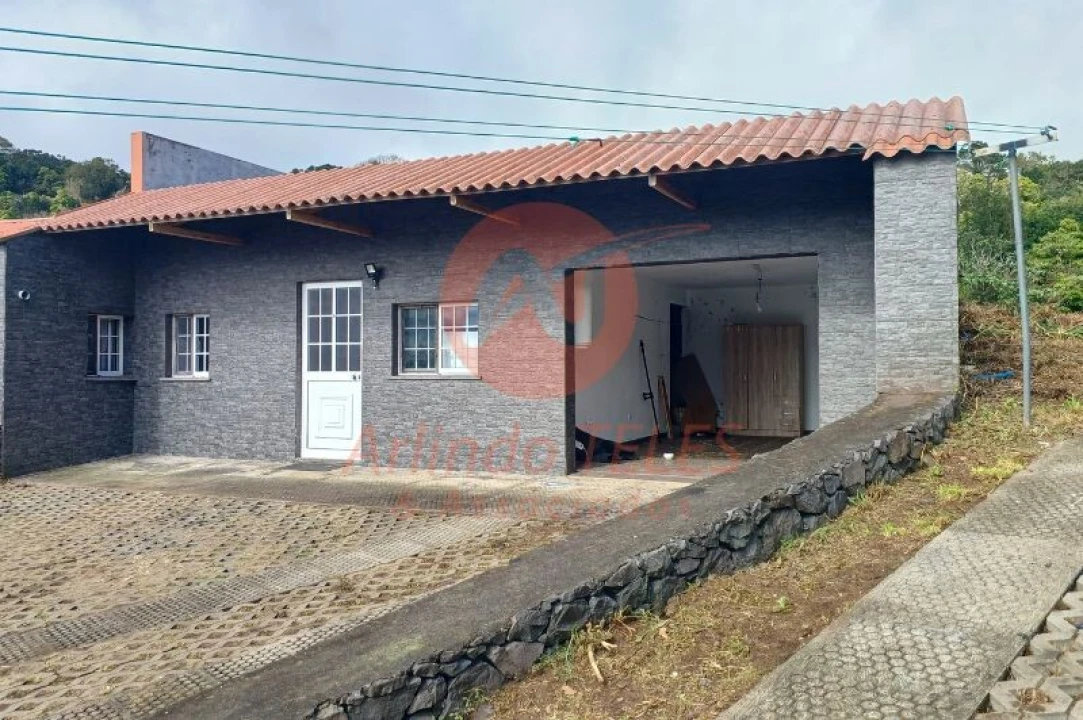 Moradia T2 para Venda em Calheta Foto 3