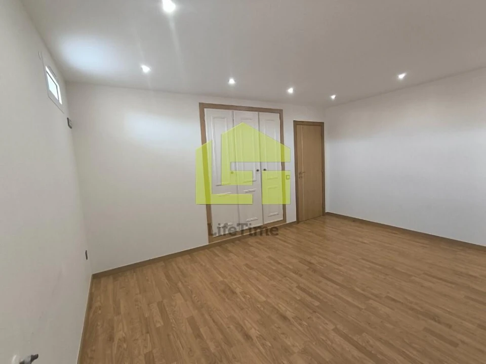 Moradia T5 para Venda em Bidoeira de Cima Foto 21