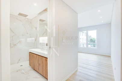 Apartamento T3 para Venda em Carcavelos e Parede