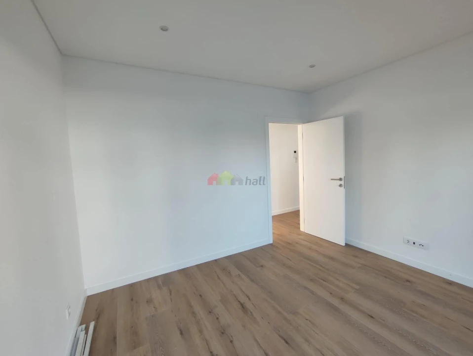 Apartamento T2 para Venda em Corroios Foto 14