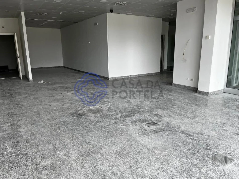 Loja para Arrendamento em Paranhos Foto 18