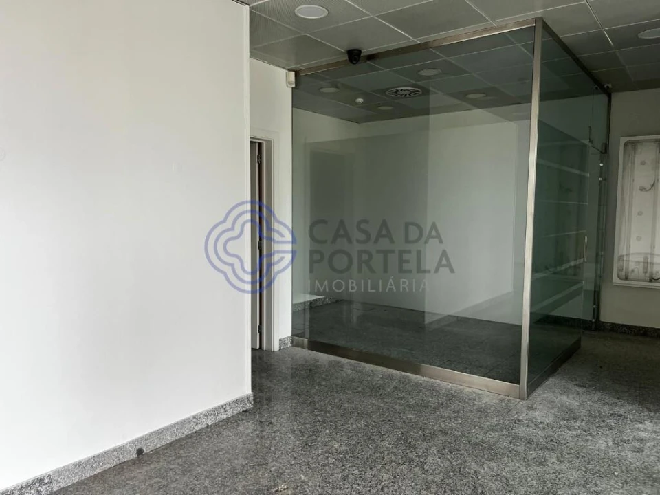 Loja para Arrendamento em Paranhos Foto 6