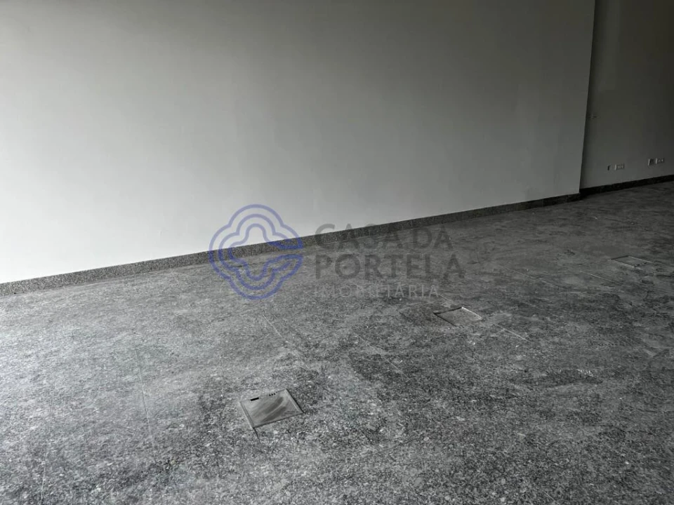 Loja para Arrendamento em Paranhos Foto 4