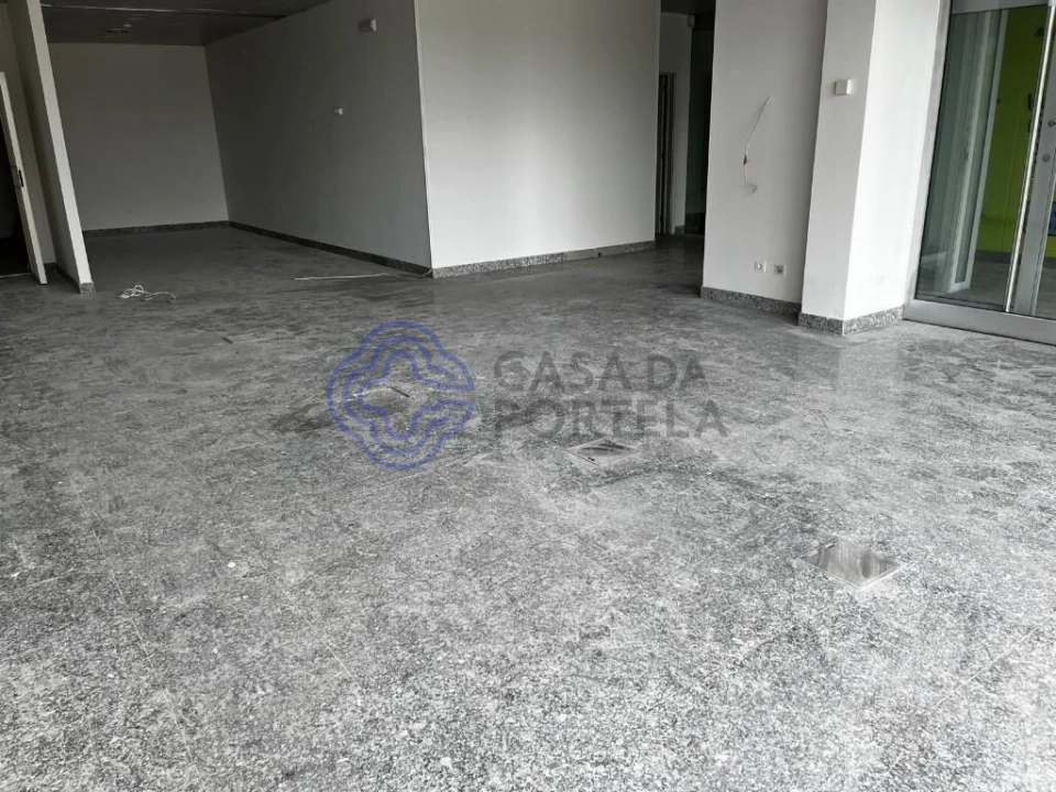 Loja para Arrendamento em Paranhos Foto 16