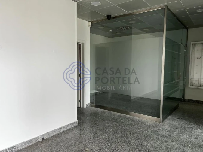 Loja para Arrendamento em Paranhos Foto 6