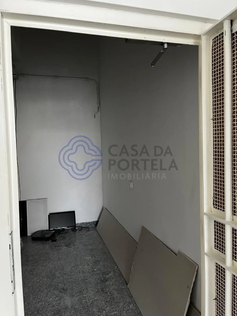 Loja para Arrendamento em Paranhos Foto 1