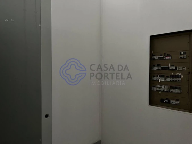 Loja para Arrendamento em Paranhos Foto 22