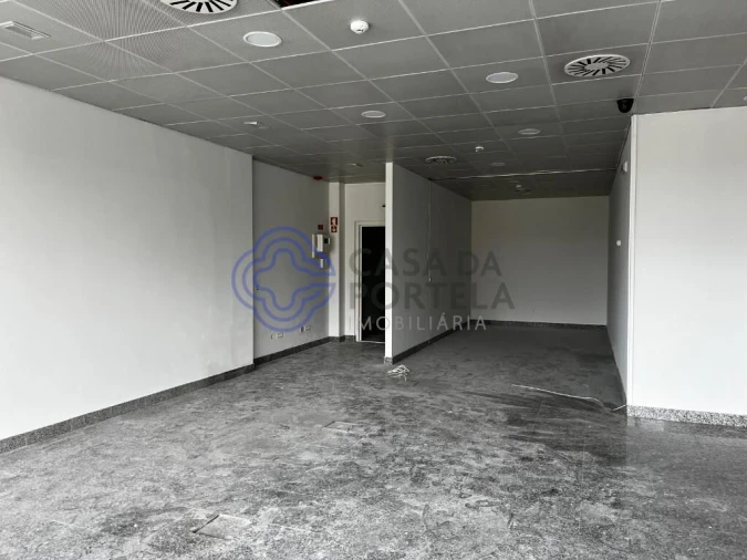 Loja para Arrendamento em Paranhos Foto 2