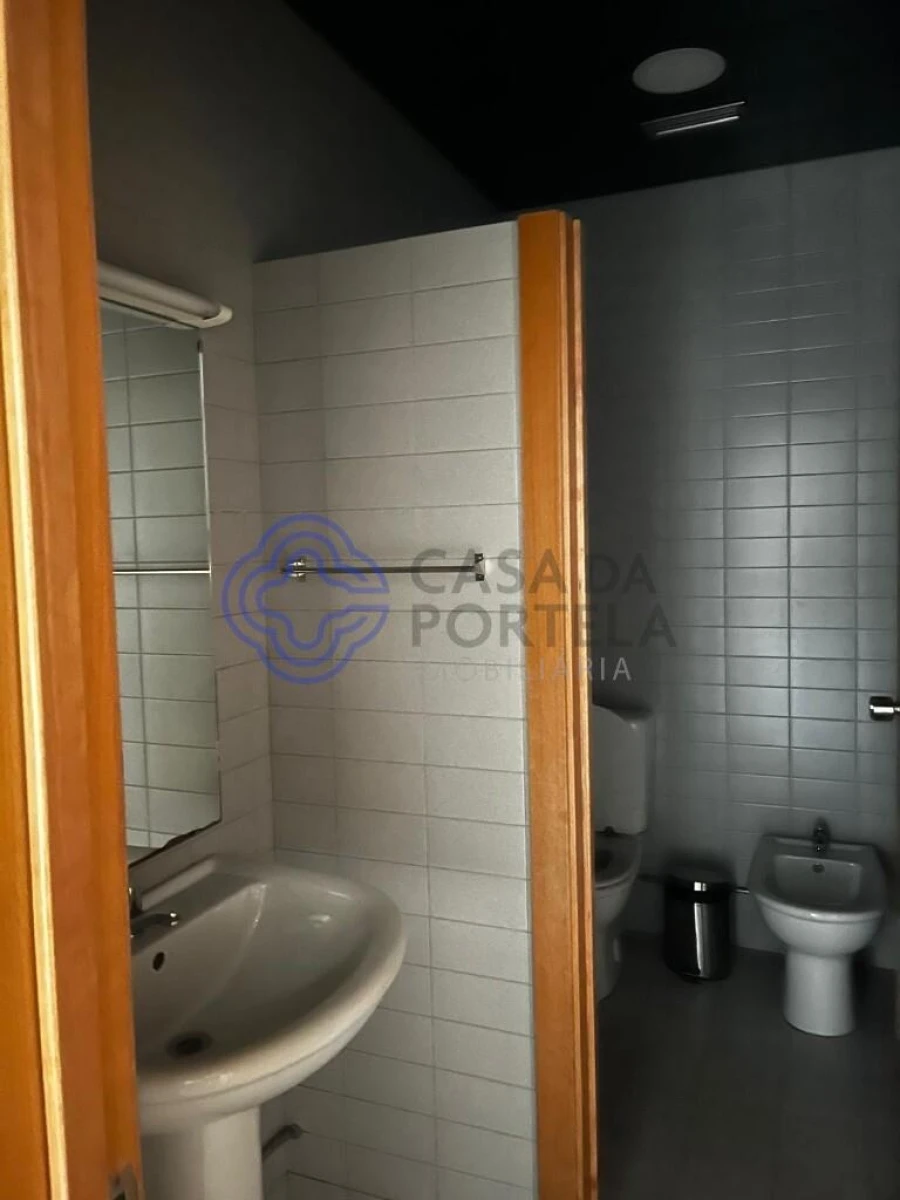 Loja para Arrendamento em Paranhos Foto 19