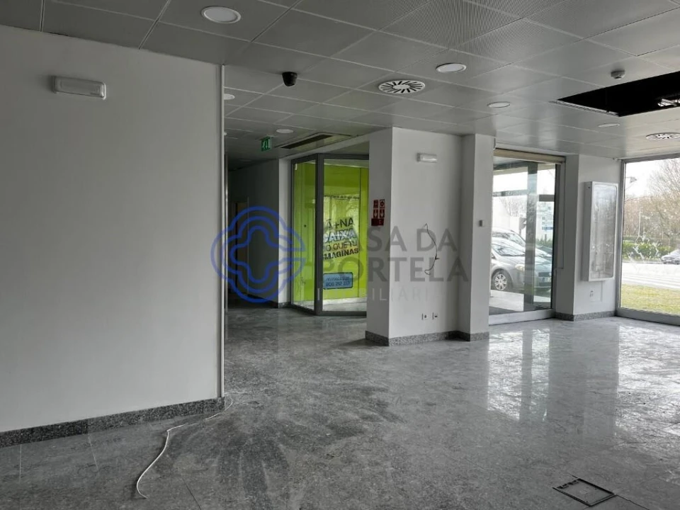 Loja para Arrendamento em Paranhos Foto 7